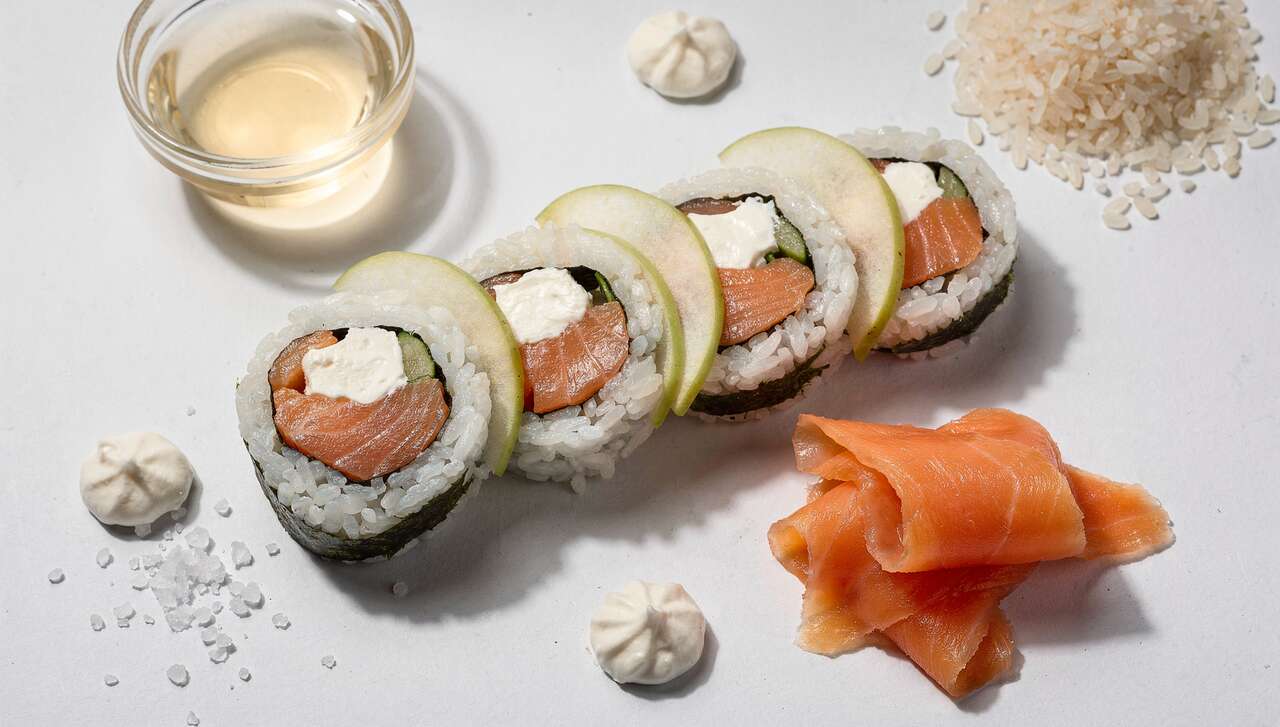 Makis à la truite fumée, fromage frais et pomme : recette gourmande