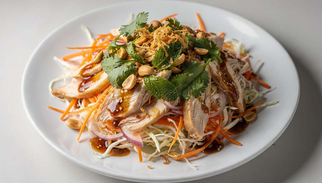 Salade vietnamienne au poulet : recette authentique et savoureuse