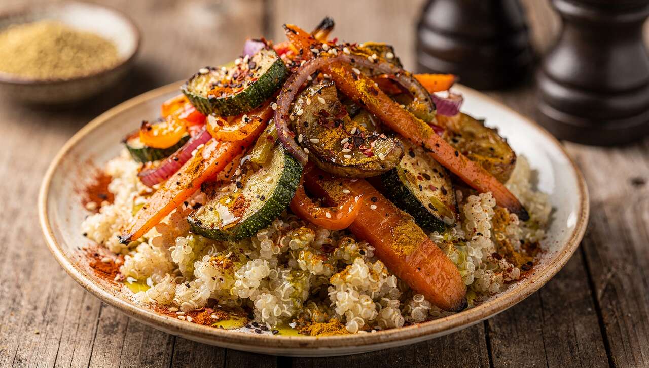 Légumes rôtis au quinoa : recette saine et savoureuse