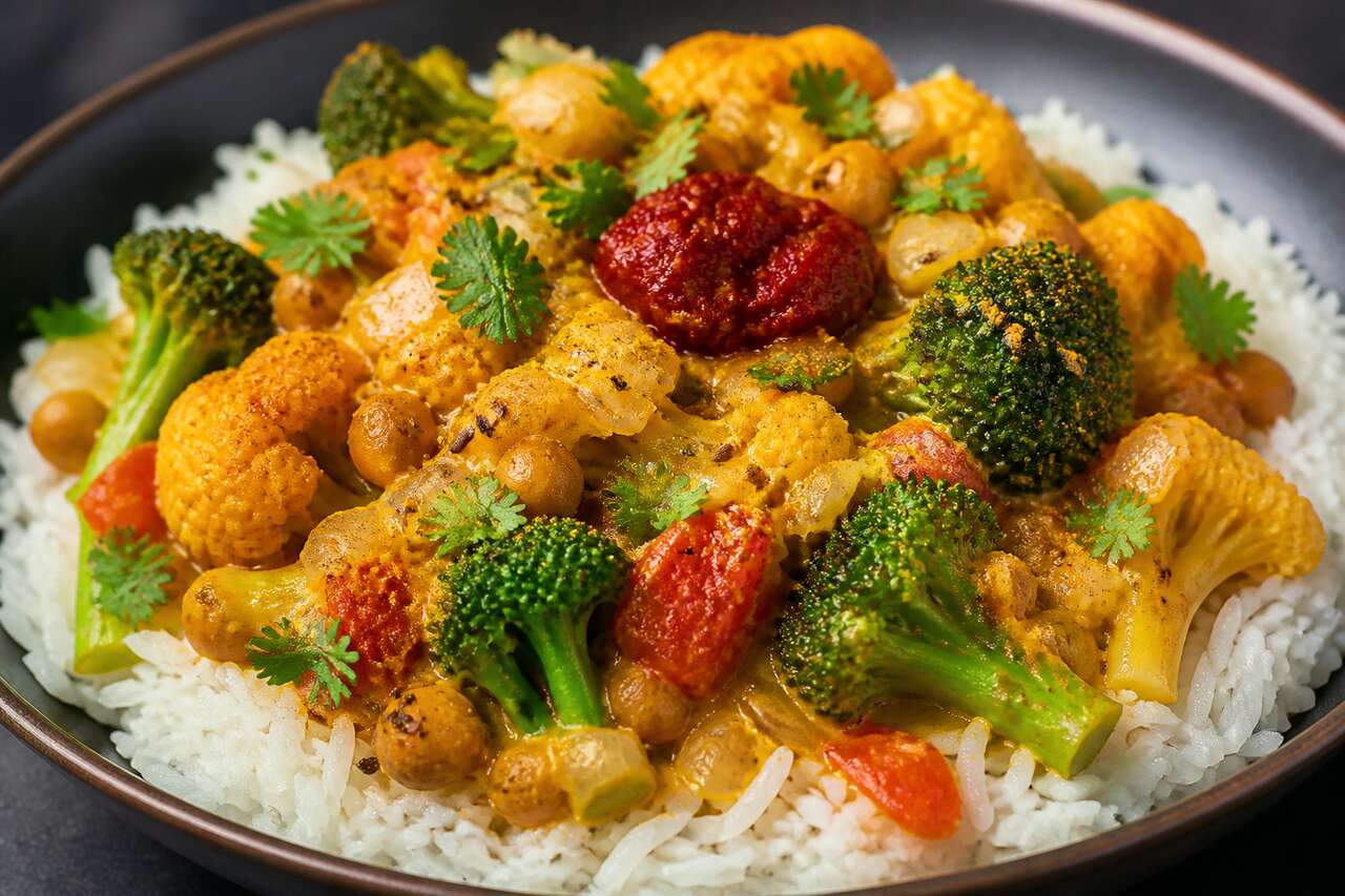 Curry végétarien au chou-fleur et brocoli : recette savoureuse
