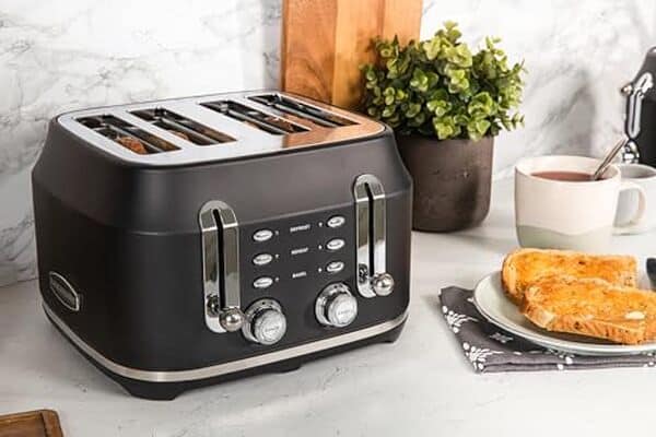 Découvrez notre analyse du grille-pain Rangemaster RMCL4S201BK avec ses 6 niveaux de puissance, conçu pour optimiser vos matins grâce à ses 4 tranches.