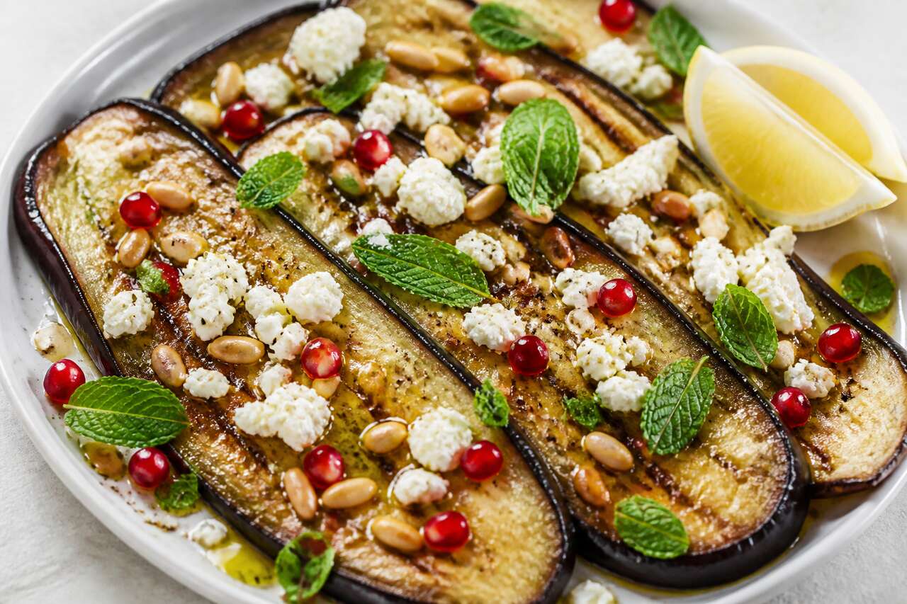 Salade d'aubergines rôties et fromage frais