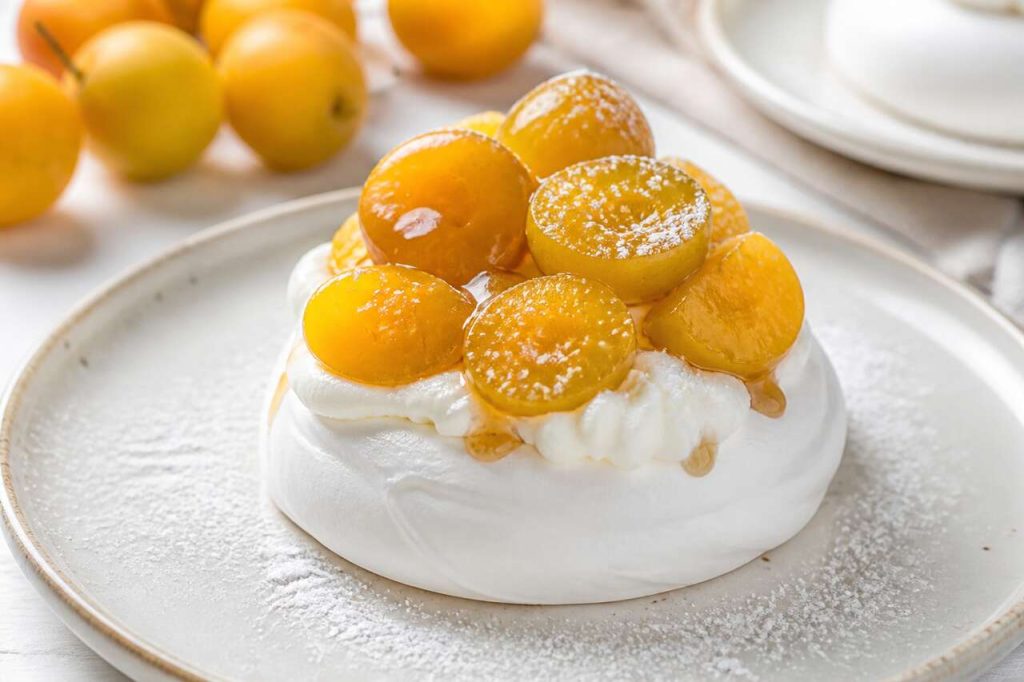 Mini pavlova aux mirabelles : recette facile et délicieuse