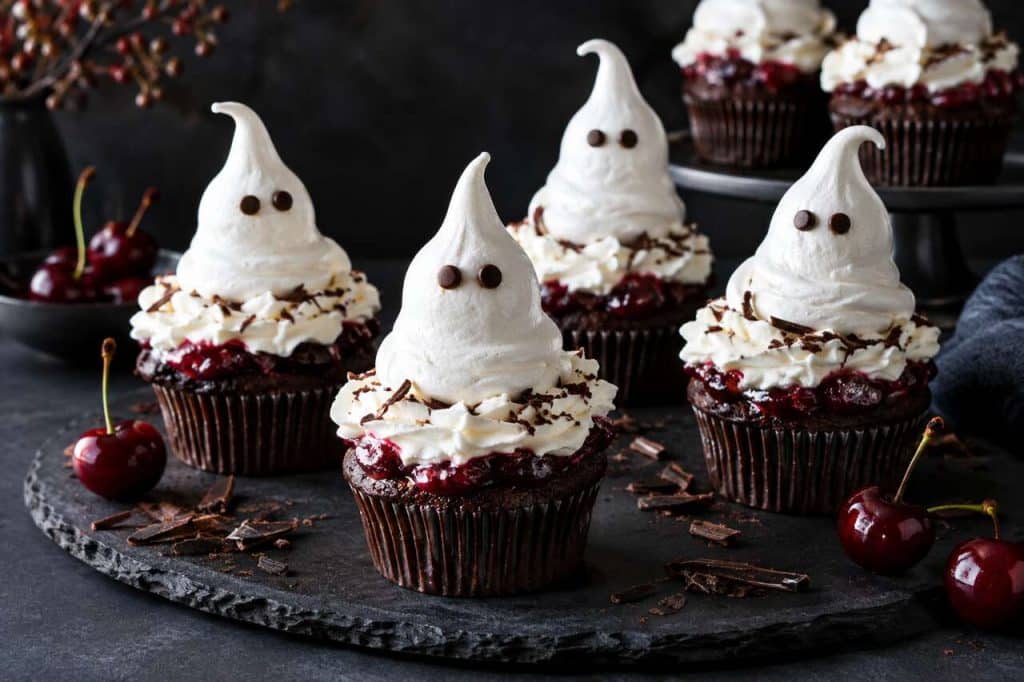 Cupcake fantôme façon Forêt-Noire : recette gourmande d'Halloween